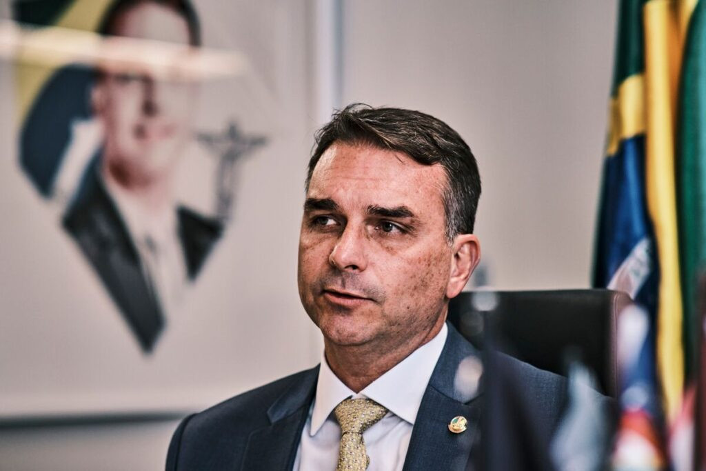 Bolsonaro reafirma a su hijo como candidato presidencial en 2026 en una carta desde cárcel - AlbertoNews