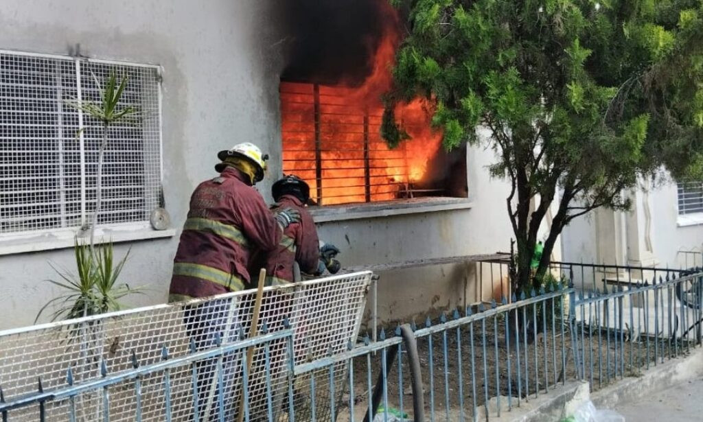 Bomberos de Caracas controlaron incendio en almacén en la parroquia San Juan