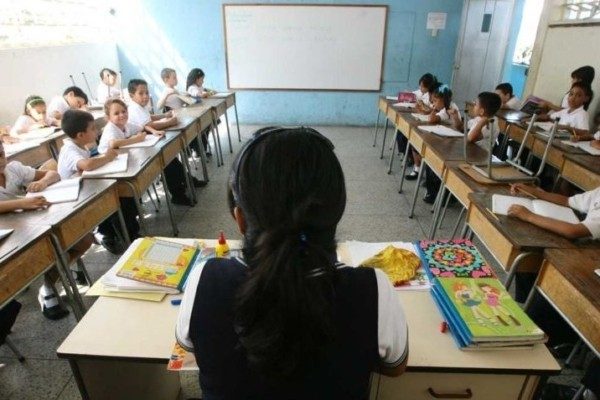 Bono de solo Bs. 12 ¡4 centavos de dólar! recibieron los educadores