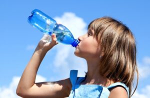 Botellas de agua reutilizables pueden ser tóxicas sin que te des cuenta – Diario El Luchador