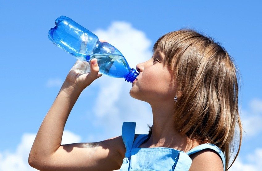 Botellas de agua reutilizables pueden ser tóxicas sin que te des cuenta – Diario El Luchador