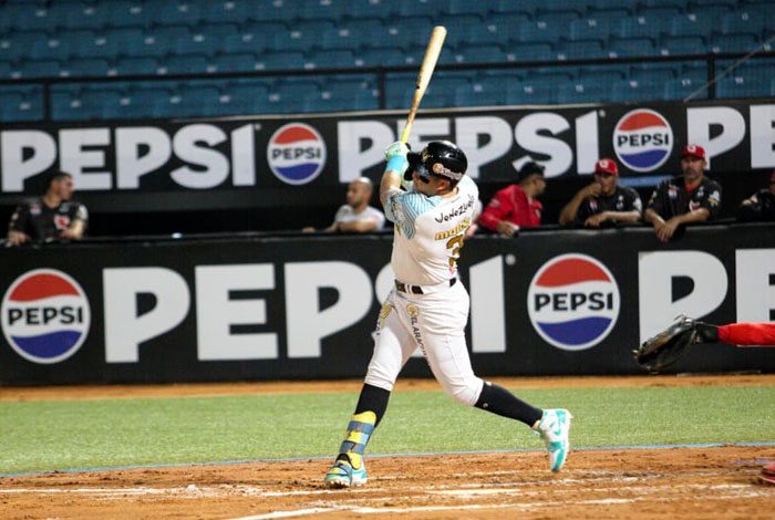 Bravos mantienen ritmo ganador a costa de los Cardenales