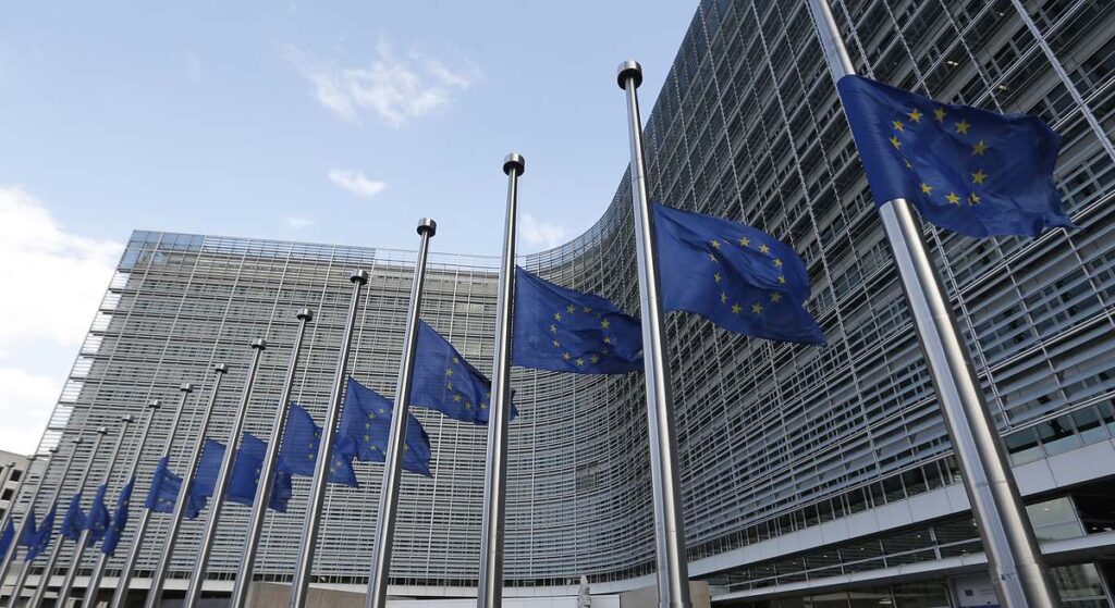 Bruselas da un ultimátum a España por no aplicar la normativa digital de servicios financieros