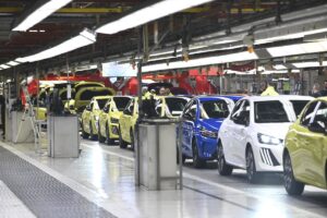 Bruselas propone permitir una producción «limitada» de coches de combustión más allá de 2035 | europapress.es