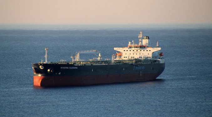 Buque de Chevron zarpa con petróleo venezolano rumbo a EEUU
