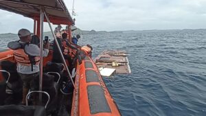 Buzos, buques de salvamento y pescadores buscan a los valencianos desaparecidos | elperiodico.com