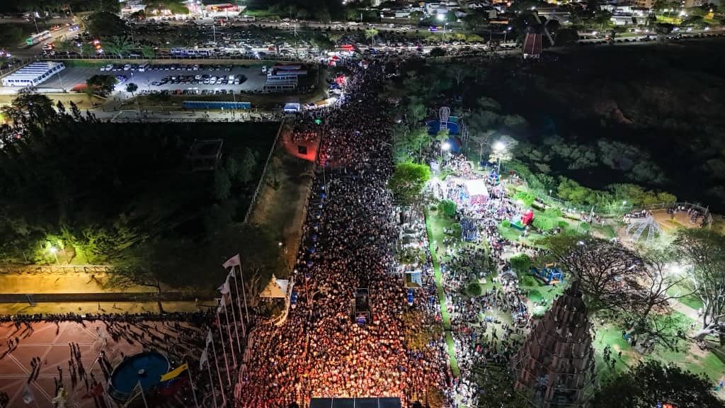 CVG realizó su tradicional encendido navideño