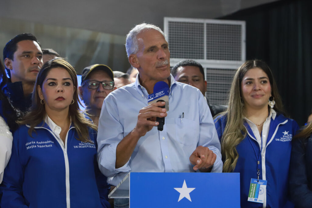 Candidato de Trump conserva ventaja en primeros conteos de las elecciones en Honduras