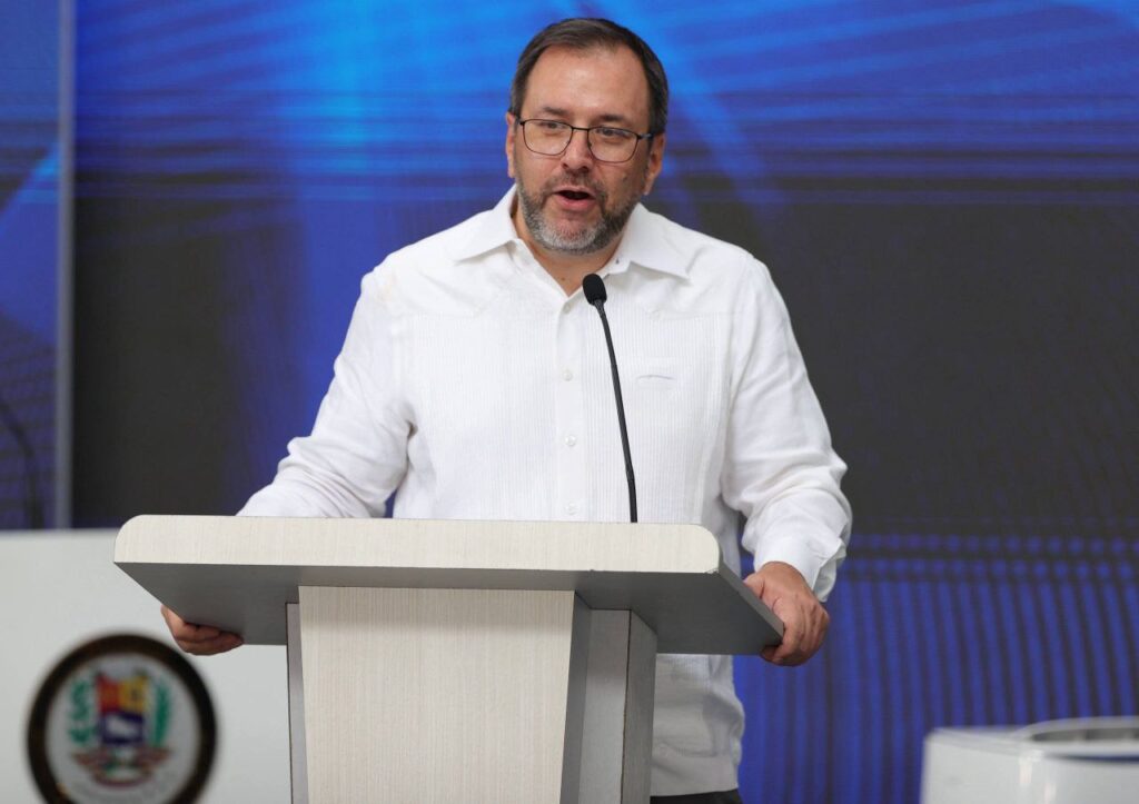 Chavismo armó un guion de novela para arremeter contra Fiscal de la CPI por sus últimas declaraciones