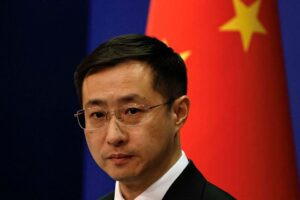 China acusa a EEUU de "violar el derecho" por incautar buques