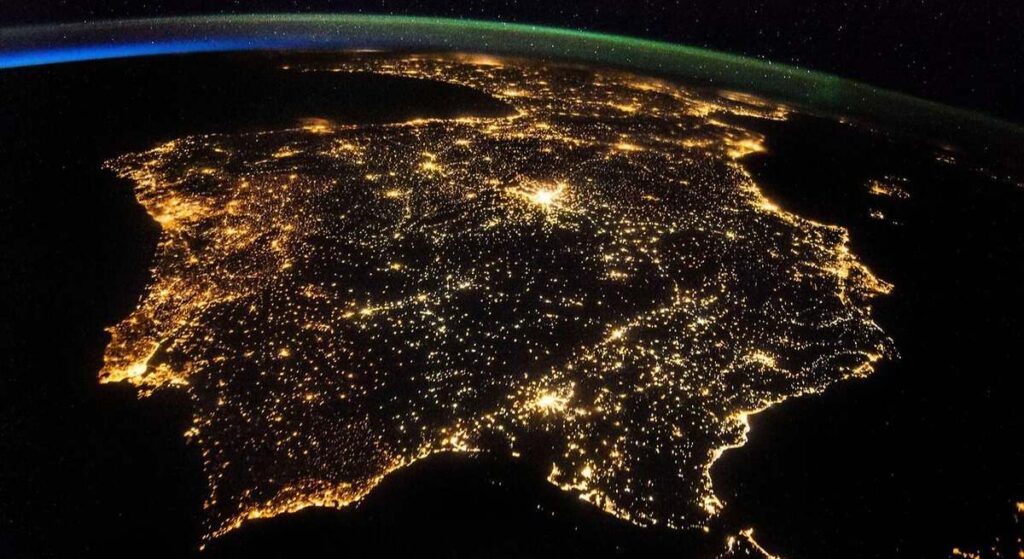 Científicos descubren que la península ibérica gira en la dirección de las agujas del reloj tras estudiar la corteza terrestre