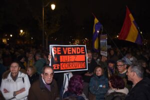 Cientos de personas protestan frente al Tribunal Supremo contra la condena al fiscal general | europapress.es