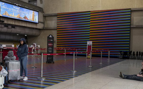 #Claves: Pasajeros pagan altos costos por el aislamiento aéreo impuesto a Venezuela