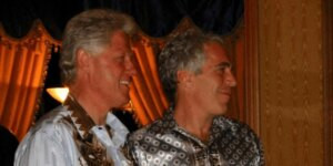 Clinton acusa a la Casa Blanca de usarlo como chivo expiatorio tras la difusión de fotos con Epstein