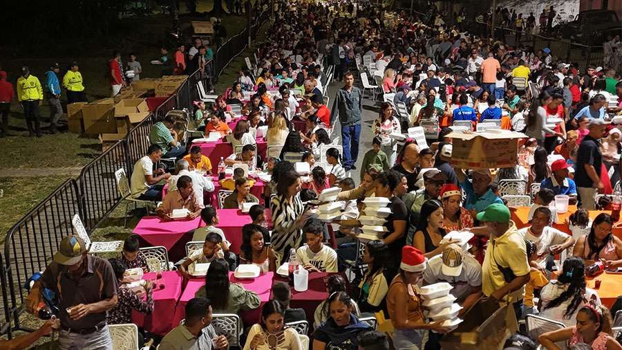 Cocorote hace historia con la Cena Navideña más grande del planeta