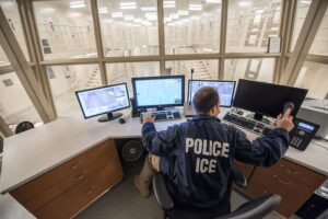 Congresistas inspeccionan celdas de detención en Nueva York tras autorización de tribunal – AlbertoNews