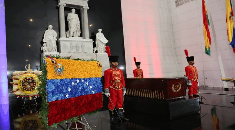 Conmemoran Bicentenario del Decreto de Chuquisaca