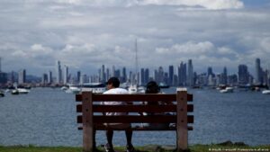 «Consenso histórico» sobre el salario mínimo en Panamá – DW – 11/12/2025