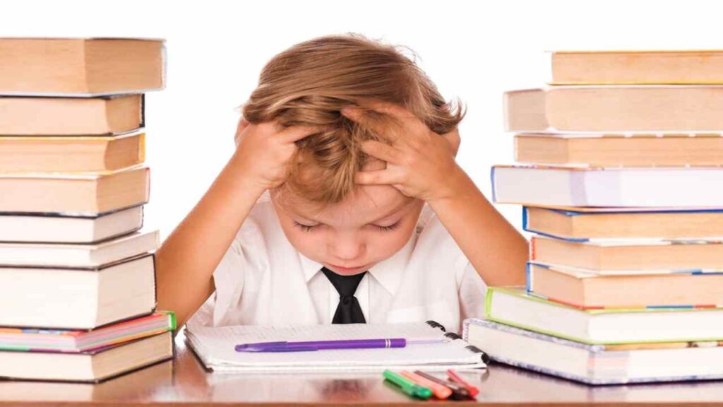 Consideran que regulación de tareas escolares busca evitar sobrecargas
