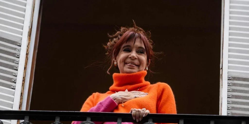 Cristina Fernández de Kirchner sale de su prisión domiciliaria... para ser operada de apendicitis