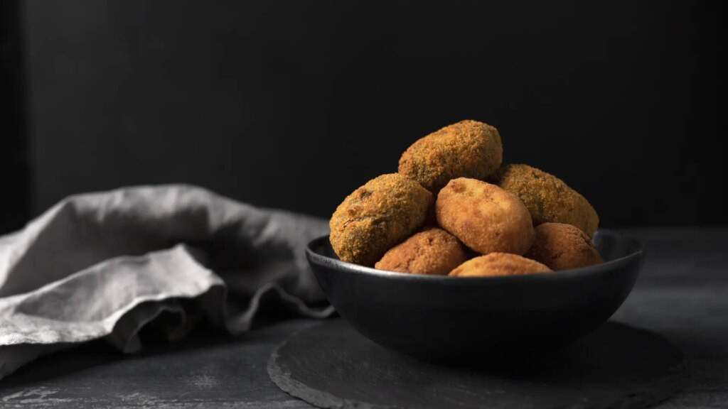 Croquetas de morcilla y pera, una receta fácil, deliciosa y barata que siempre triunfa