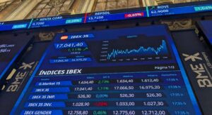 Cuatro fondos activos de bolsa española se disputan el liderazgo en la recta final del año