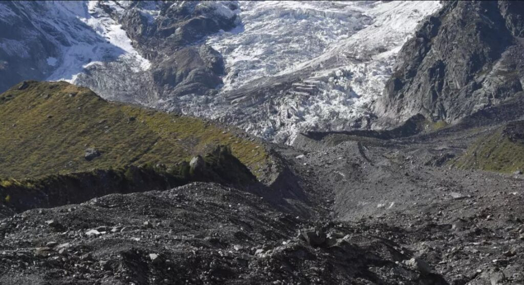 Cuatro heridos y un centenar de atrapados tras un accidente de teleférico en Italia - AlbertoNews