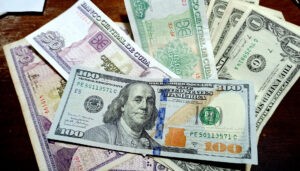 Cuba oficializa la dolarización parcial de su economía