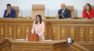 Delcy Rodríguez presentó presupuesto para 2026 con una caída del 12 % respecto a 2025
