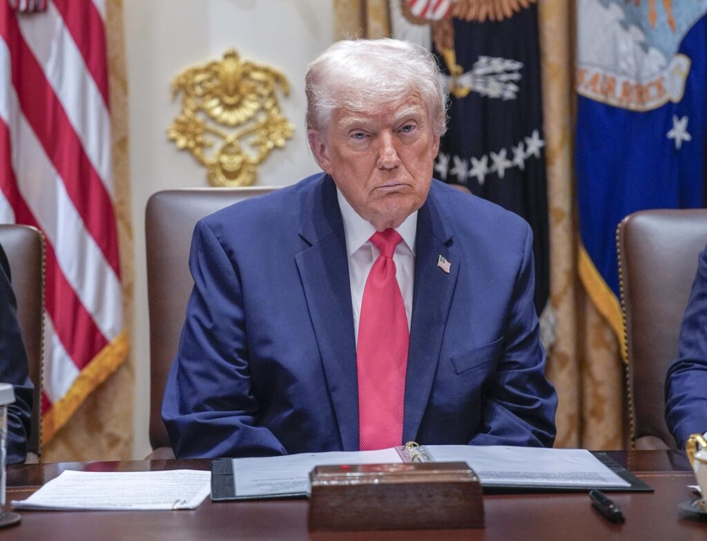 Demandan al Gobierno de Trump para que divulgue "justificación legal" de ataques a lanchas - AlbertoNews