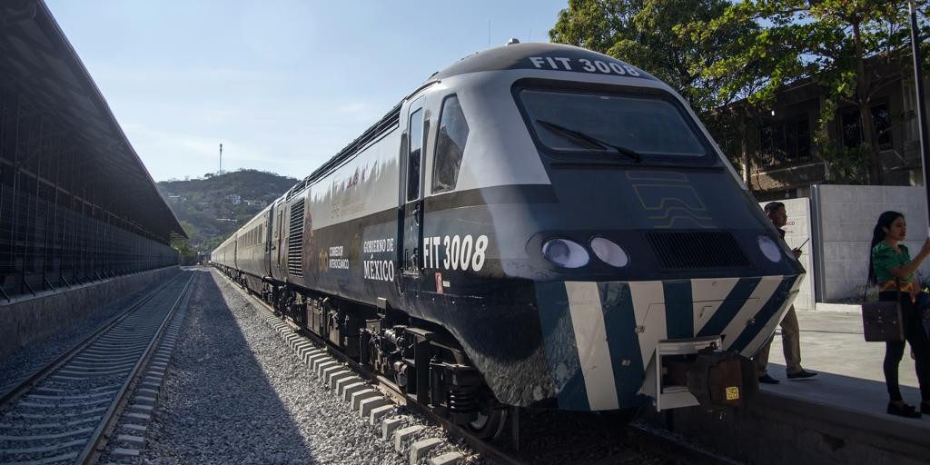 Descarrila un tren con 241 pasajeros a bordo en el sur de México