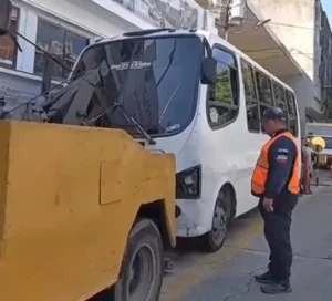 Detenido conductor que realizó maniobras indebidas en plena vía 