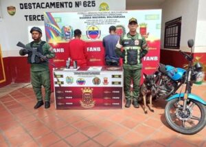 Detienen a dos sujetos por ocultar droga en una Motocicleta – Diario El Luchador