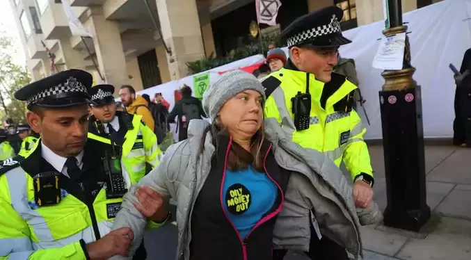 Detienen a la activista Greta Thunberg en Londres