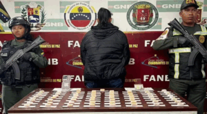 Detienen a una mujer con 65 dediles de cocaína en Táchira
