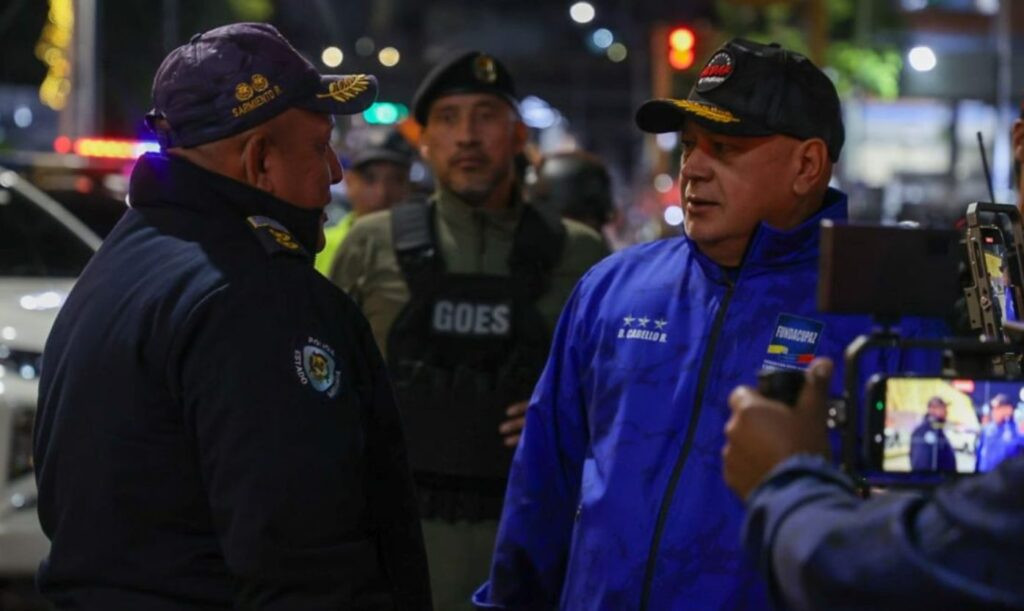 Diosdado Cabello ordenó detener "de inmediato" a conductores que usen faros led
