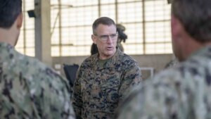 Donald Trump designó a Francis Donovan como jefe del Comando Sur de EEUU y elevó la presión militar sobre Venezuela