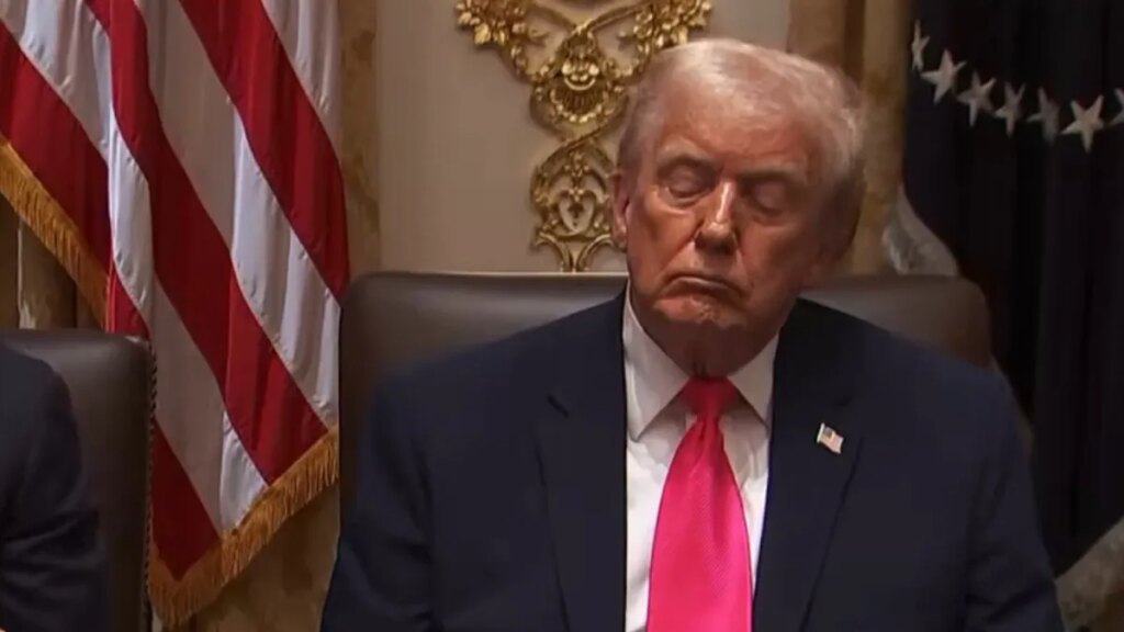 Donald Trump se durmió frente a las cámaras y crecen las dudas sobre su salud