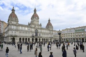 Dos execoncejalas denuncian por acoso laboral a la alcaldesa de A Coruña y a su número dos por el canal interno del PSOE | europapress.es