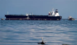 Dos tanqueros que transportan subproductos del petróleo zarparon del puerto José