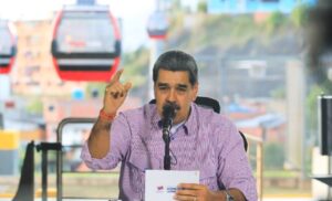 «Dudar es traición»: Maduro sigue lanzando amenazas internas ante cerco militar de EEUU