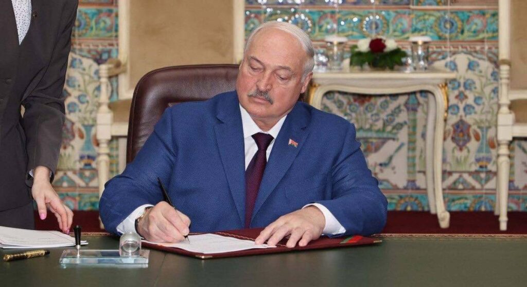 EEUU levanta las sanciones sobre exportaciones de mineral de potasa a Bielorrusia, que responde liberando a 123 presos extranjeros