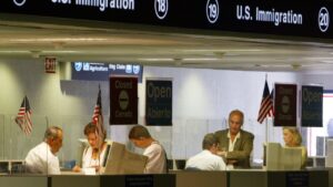 EEUU suspende solicitudes de inmigración para venezolanos y otras nacionalidades de países “de preocupación”
