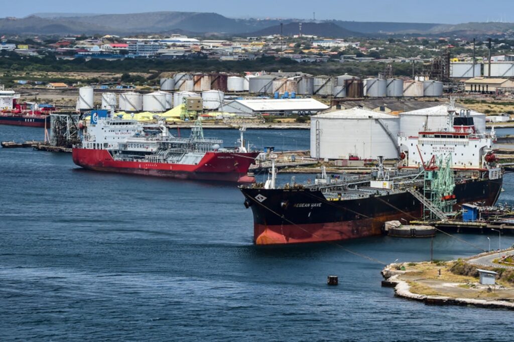 EEUU vigila a 18 petroleros sancionados que están en aguas venezolanas, según Axios