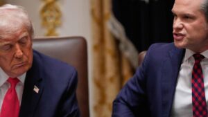 ESTADOS UNIDOS | Hegseth, secretario de Defensa de Trump, se mantiene a flote pese a la sombra de posibles crímenes de guerra y problemas por el Signalgate | elperiodico.com