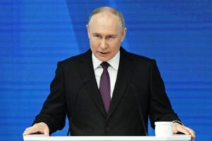 Economía de Rusia crecerá solo el 1% en el cuarto año de la guerra, según Putin