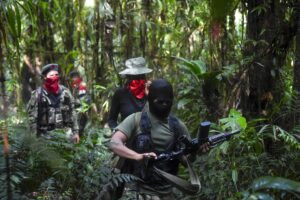 Ejército colombiano denuncia secuestro de 18 militares por civiles en zona rural del Chocó - AlbertoNews