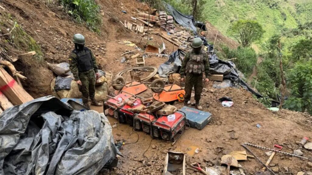 Ejército de Ecuador halla 2 campamentos de minería ilegal en zona fronteriza con Colombia - AlbertoNews