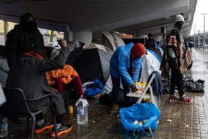 El Govern y entidades ofrecerán espacio para pernoctar a desalojados del B9 de Badalona (Barcelona) | europapress.es