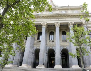 El Ibex 35 sube un 0,93% y marca un nuevo máximo histórico de 17.354,9 puntos | europapress.es